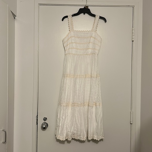 Red Dress Boutique Dresses & Skirts - Red Dress Boutique Champagne & Strawberry Lace Midi Dress - Size Medium
